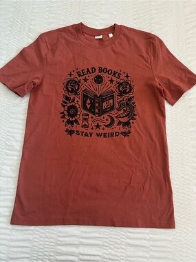 Graphic 'Read Books Stay Weird' Short Sleeve Tee - Rust Unisex Size Small NEW